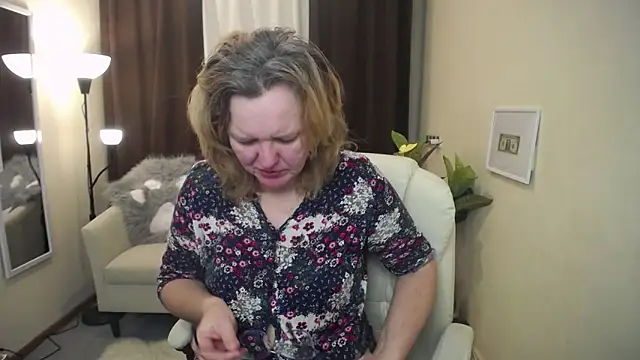 Snapshot of VestaWoody chatting on November 17, 2025, 7:01 am VestaWoody online show from November 17, 2025, 7:01 am