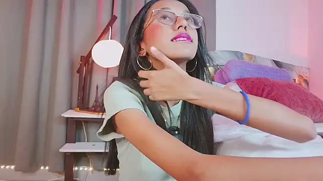 Snapshot of luna_valen chatting on November 21, 2025, 8:19 pm luna valen online show from November 21, 2025, 8:19 pm