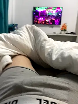 MilanYaman online show from October 18, 2025, 11:34 am