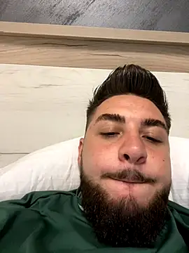 MilanYaman online show from October 10, 2025, 3:13 pm