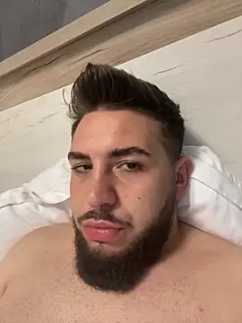 MilanYaman online show from October 15, 2025, 8:17 pm