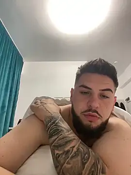 MilanYaman online show from October 6, 2025, 10:54 pm