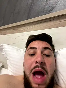 MilanYaman online show from October 12, 2025, 9:27 pm