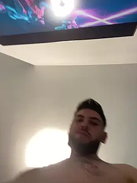 MilanYaman online show from October 5, 2025, 9:38 pm