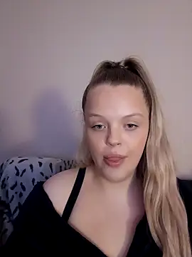 Snapshot of AuroraMaexox chatting on October 4, 2025, 9:49 pm AuroraMaexox online show from October 4, 2025, 9:49 pm