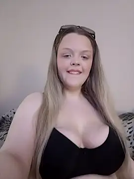 Snapshot of AuroraMaexox chatting on October 8, 2025, 1:01 pm AuroraMaexox online show from October 8, 2025, 1:01 pm