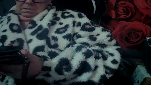 Playful MILF Demi online show from March 12, 2026, 2:21 pm