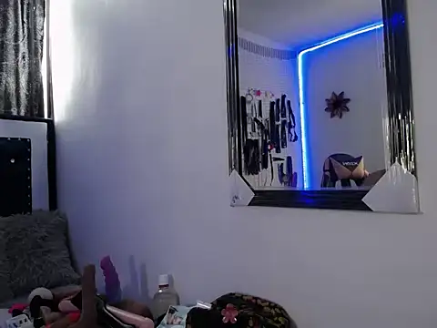 Snapshot of Aron_and_Queen_Annie chatting on December 1, 2025, 9:15 pm Aron and Queen Annie online show from December 1, 2025, 9:15 pm