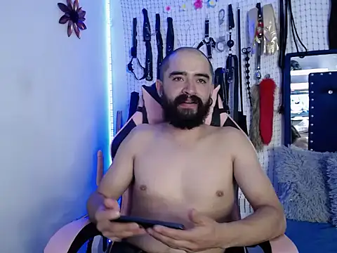 Snapshot of Aron_and_Queen_Annie chatting on December 20, 2025, 1:41 am Aron and Queen Annie online show from December 20, 2025, 1:41 am