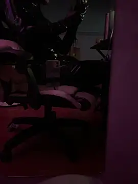 Snapshot of Wuza-H chatting on November 27, 2025, 4:35 am Wuza-H online show from November 27, 2025, 4:35 am