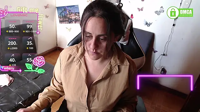 Snapshot of MelRaiise chatting on December 3, 2025, 3:00 pm MelRaiise online show from December 3, 2025, 3:00 pm