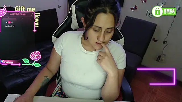 Snapshot of MelRaiise chatting on October 26, 2025, 11:27 pm MelRaiise online show from October 26, 2025, 11:27 pm