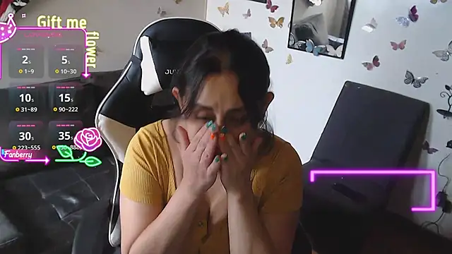 Snapshot of MelRaiise chatting on October 14, 2025, 3:45 pm MelRaiise online show from October 14, 2025, 3:45 pm