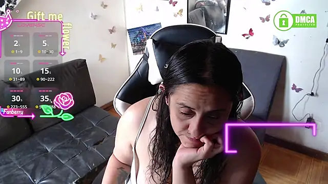 Snapshot of MelRaiise chatting on December 5, 2025, 5:11 pm MelRaiise online show from December 5, 2025, 5:11 pm