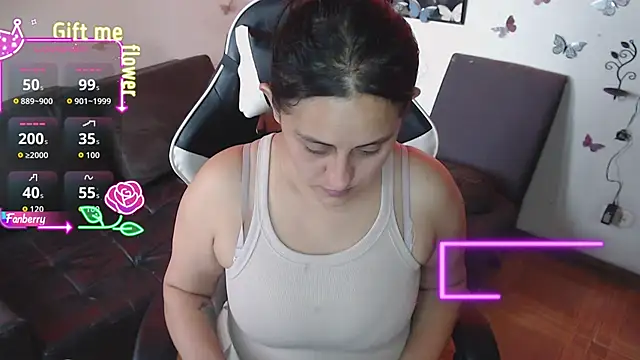 Snapshot of MelRaiise chatting on October 11, 2025, 8:32 pm MelRaiise online show from October 11, 2025, 8:32 pm