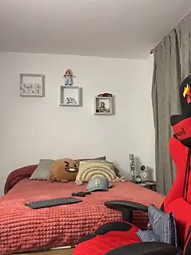 Snapshot of Ezzio_Scolaro chatting on November 7, 2025, 11:30 pm Ezzio Scolaro online show from November 7, 2025, 11:30 pm