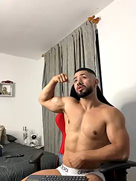 Snapshot of Ezzio_Scolaro chatting on October 24, 2025, 12:20 am Ezzio Scolaro online show from October 24, 2025, 12:20 am