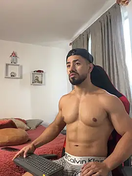 Ezzio Scolaro online show from February 4, 2026, 1:28 pm