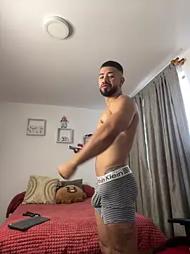 Snapshot of Ezzio_Scolaro chatting on November 8, 2025, 12:09 pm Ezzio Scolaro online show from November 8, 2025, 12:09 pm