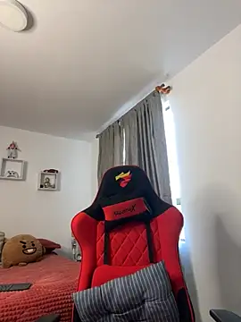 Snapshot of Ezzio_Scolaro chatting on November 18, 2025, 12:08 pm Ezzio Scolaro online show from November 18, 2025, 12:08 pm