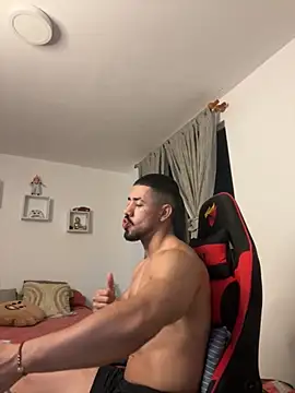 Snapshot of Ezzio_Scolaro chatting on December 3, 2025, 12:23 am Ezzio Scolaro online show from December 3, 2025, 12:23 am