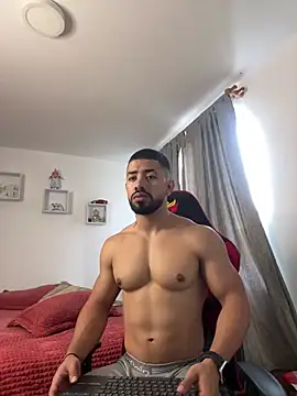 Snapshot of Ezzio_Scolaro chatting on November 24, 2025, 1:44 pm Ezzio Scolaro online show from November 24, 2025, 1:44 pm