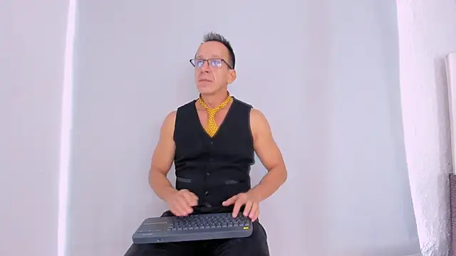 Snapshot of _axelking_ chatting on November 8, 2025, 11:36 am axelking online show from November 8, 2025, 11:36 am