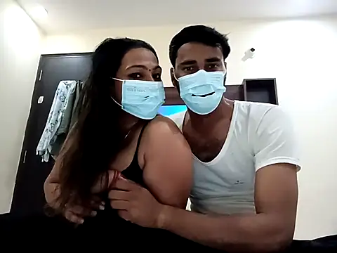 horny milf couple online show from October 6, 2025, 5:02 pm