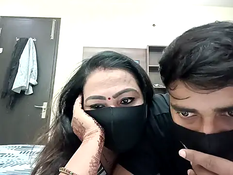 horny milf couple online show from October 11, 2025, 2:07 pm