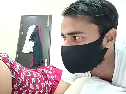 horny milf couple online show from October 22, 2025, 6:07 pm