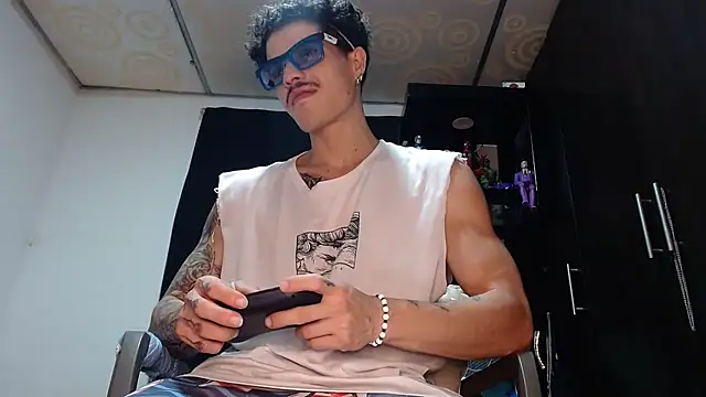 imsammytop online show from December 17, 2025, 1:54 am