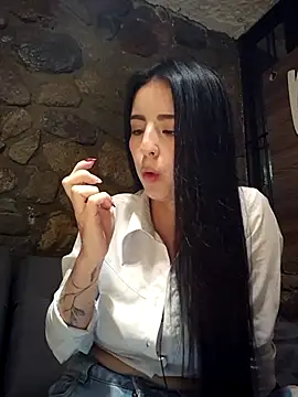 Snapshot of giapearl25 chatting on November 15, 2025, 3:10 am giapearl25 online show from November 15, 2025, 3:10 am