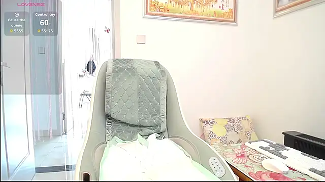 selinajuan online show from December 15, 2025, 3:01 am