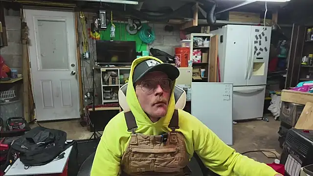 AverageMaleJay online show from December 5, 2025, 10:14 am