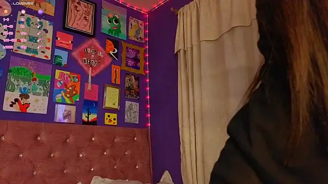 kimhilton  online show from March 29, 2026, 3:41 am