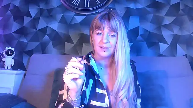 Snapshot of Delichieuse5 chatting on January 8, 2025, 8:29 pm Delichieuse5 online show from January 8, 2025, 8:29 pm