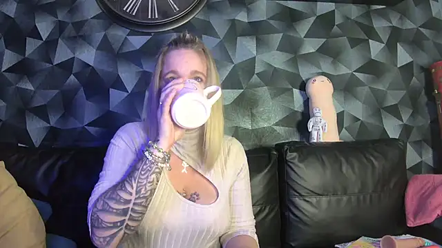 Snapshot of Delichieuse5 chatting on November 21, 2025, 9:03 pm Delichieuse5 online show from November 21, 2025, 9:03 pm