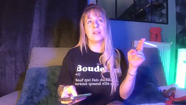 Snapshot of Delichieuse5 chatting on February 19, 2025, 8:41 pm Delichieuse5 online show from February 19, 2025, 8:41 pm