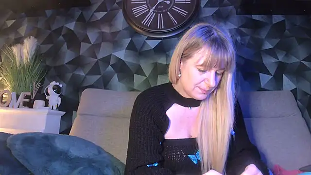 Snapshot of Delichieuse5 chatting on February 26, 2025, 8:36 pm Delichieuse5 online show from February 26, 2025, 8:36 pm