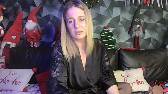 Snapshot of Delichieuse5 chatting on December 15, 2025, 8:47 pm Delichieuse5 online show from December 15, 2025, 8:47 pm