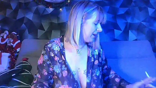 Snapshot of Delichieuse5 chatting on December 10, 2024, 11:40 pm Delichieuse5 online show from December 10, 2024, 11:40 pm