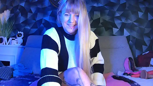 Snapshot of Delichieuse5 chatting on February 6, 2025, 8:56 pm Delichieuse5 online show from February 6, 2025, 8:56 pm