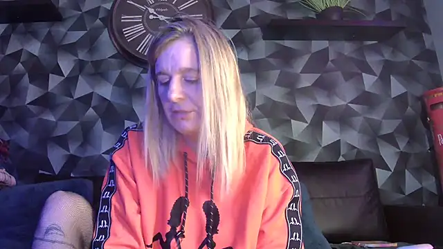 Snapshot of Delichieuse5 chatting on November 29, 2025, 9:15 pm Delichieuse5 online show from November 29, 2025, 9:15 pm