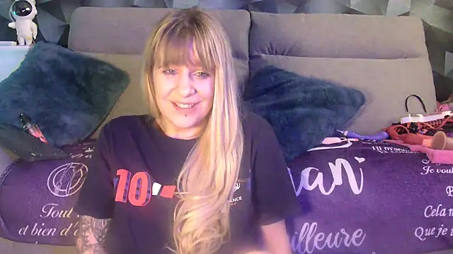 Snapshot of Delichieuse5 chatting on January 13, 2025, 11:27 pm Delichieuse5 online show from January 13, 2025, 11:27 pm