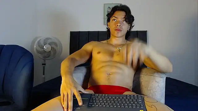 angel kyrozz online show from February 1, 2026, 3:27 am