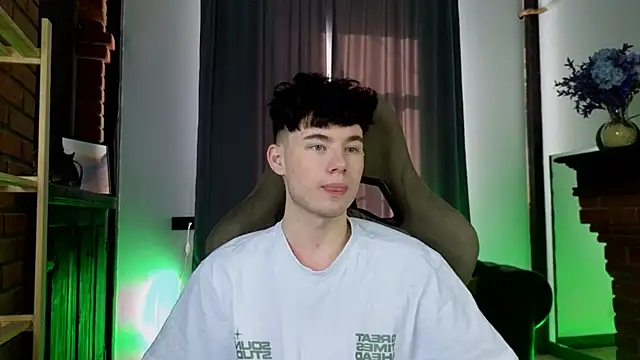 Cute Mike online show from February 19, 2026, 5:59 am