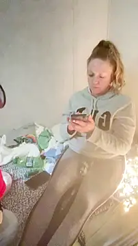 Snapshot of amandatheblondewife chatting on December 16, 2025, 5:55 am amandatheblondewife online show from December 16, 2025, 5:55 am