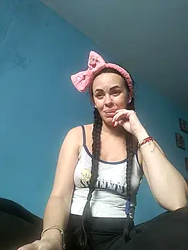 Stefaniyaxq online show from October 31, 2025, 9:39 am