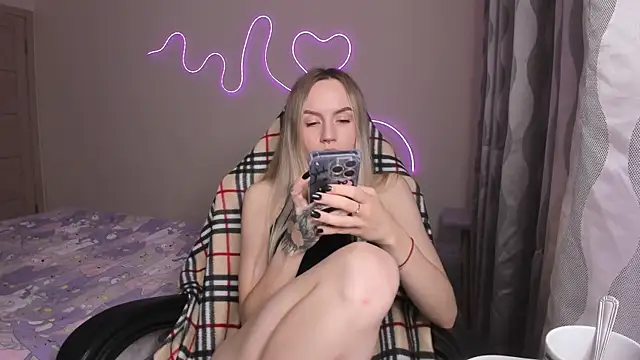 Snapshot of hello_kittyyk chatting on April 15, 2026, 5:28 pm hello kittyyk online show from April 15, 2026, 5:28 pm