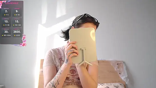 katlynaccerman online show from October 31, 2025, 5:48 am